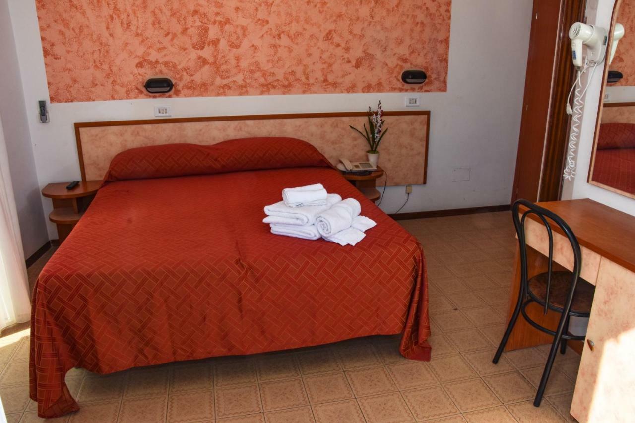 Tyc Hotel Viserbella di Rimini Zewnętrze zdjęcie
