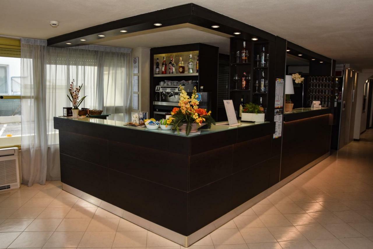 Tyc Hotel Viserbella di Rimini Zewnętrze zdjęcie